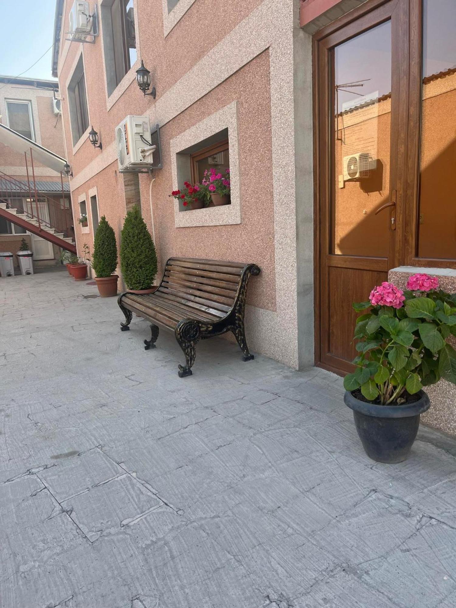 Styopa Hotel Ереван Экстерьер фото