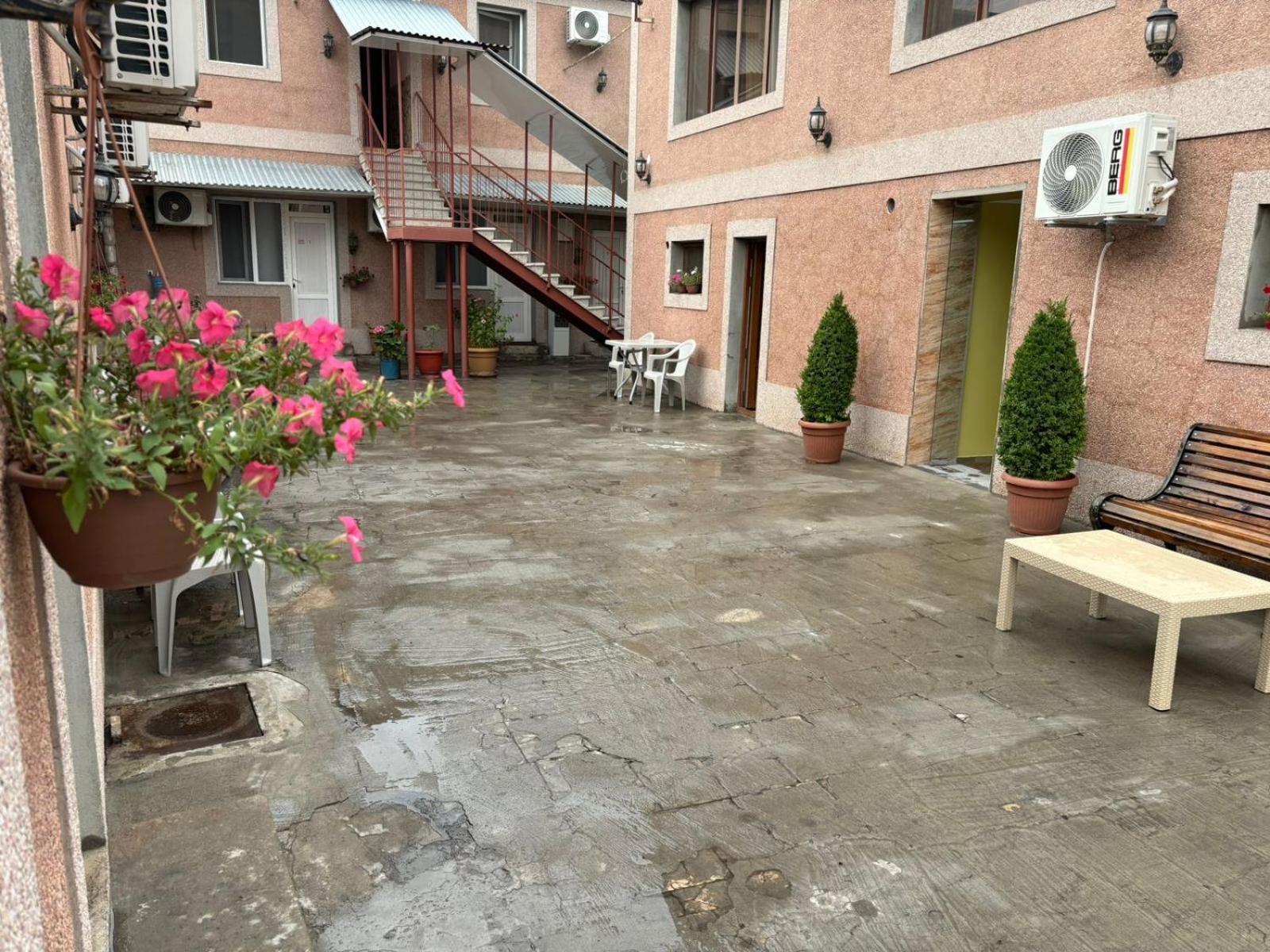 Styopa Hotel Ереван Экстерьер фото
