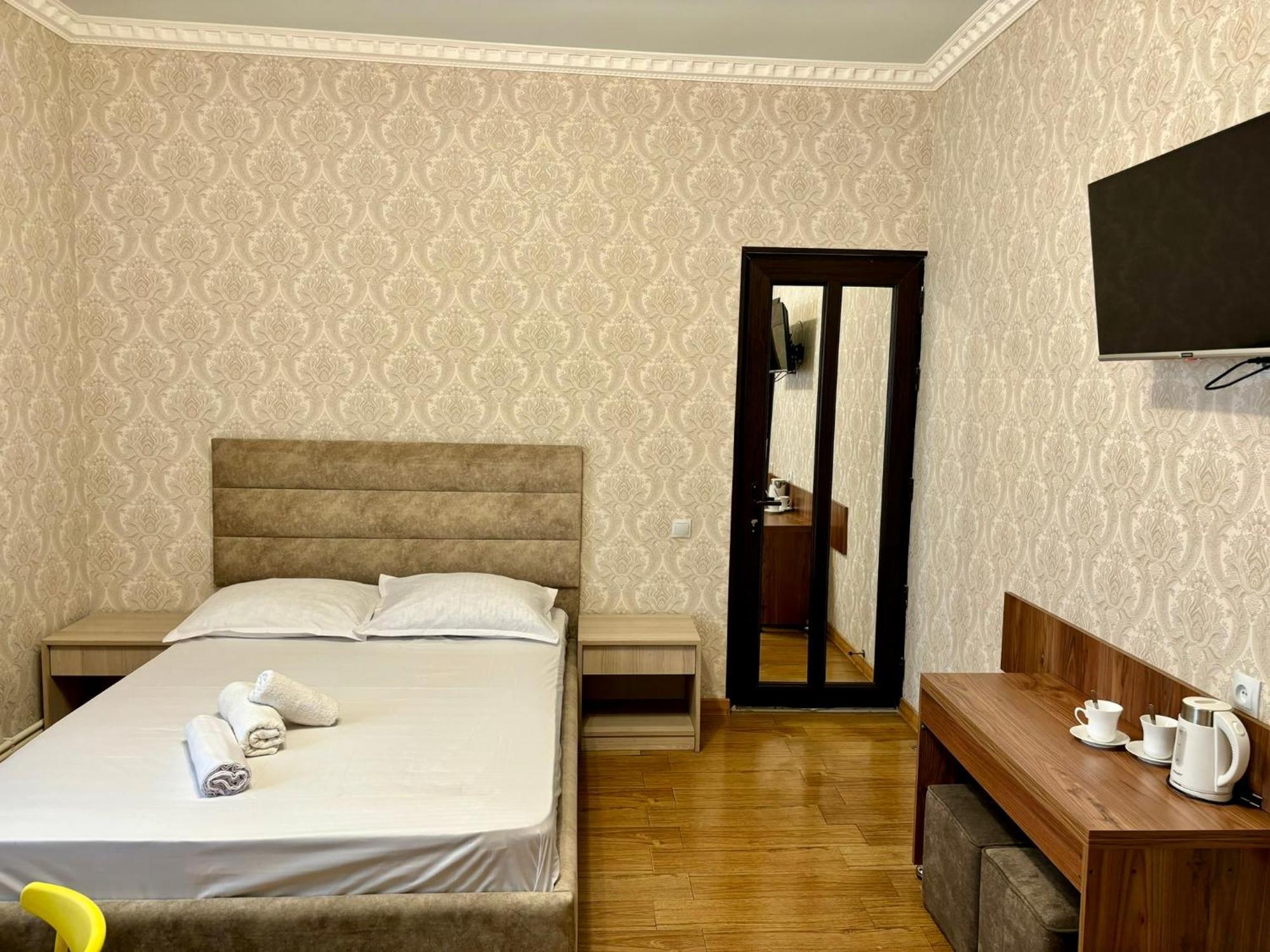 Styopa Hotel Ереван Экстерьер фото