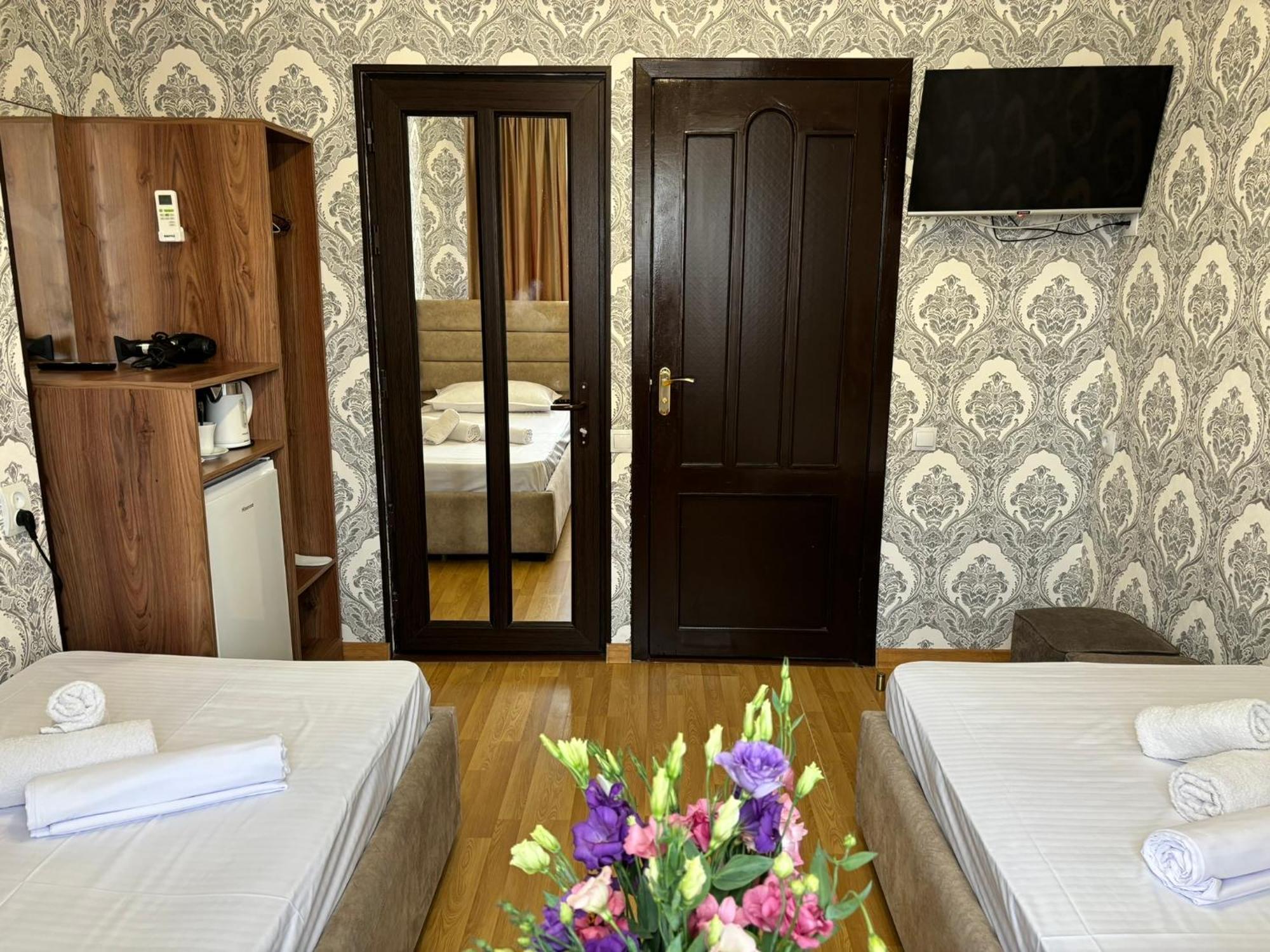 Styopa Hotel Ереван Экстерьер фото