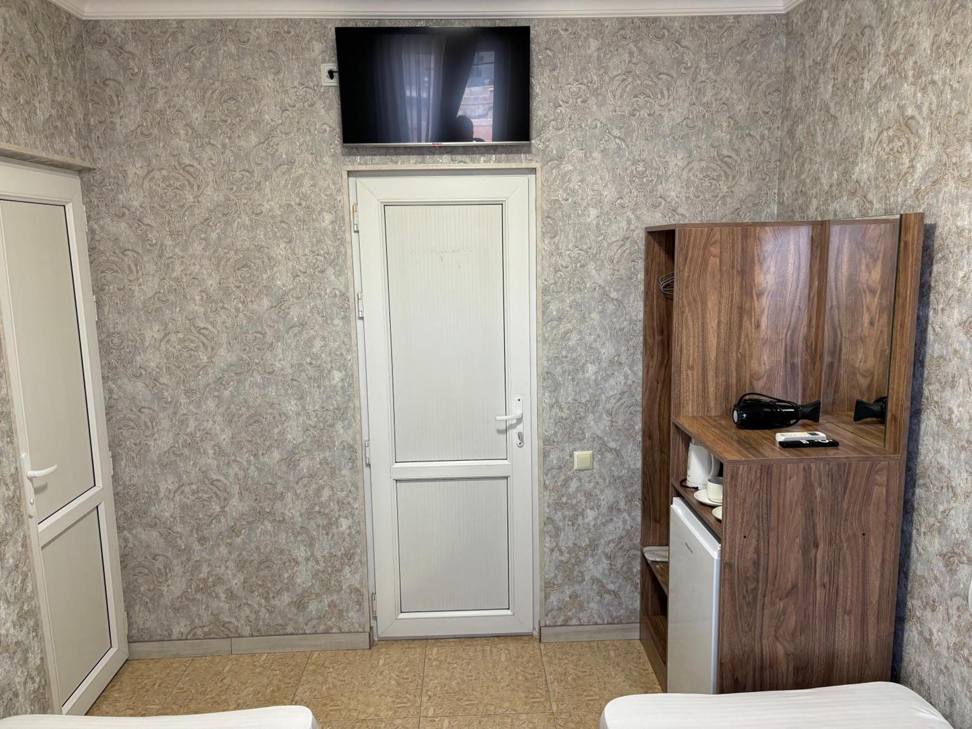 Styopa Hotel Ереван Экстерьер фото
